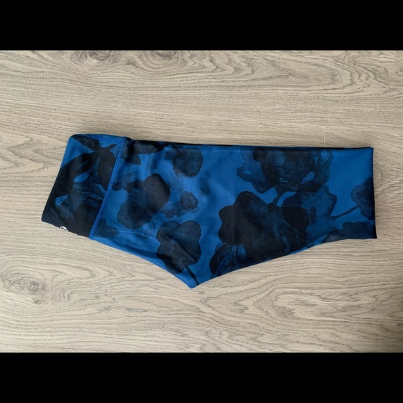 Lululemon yoga pants - size 2 - Picture 8 of 8